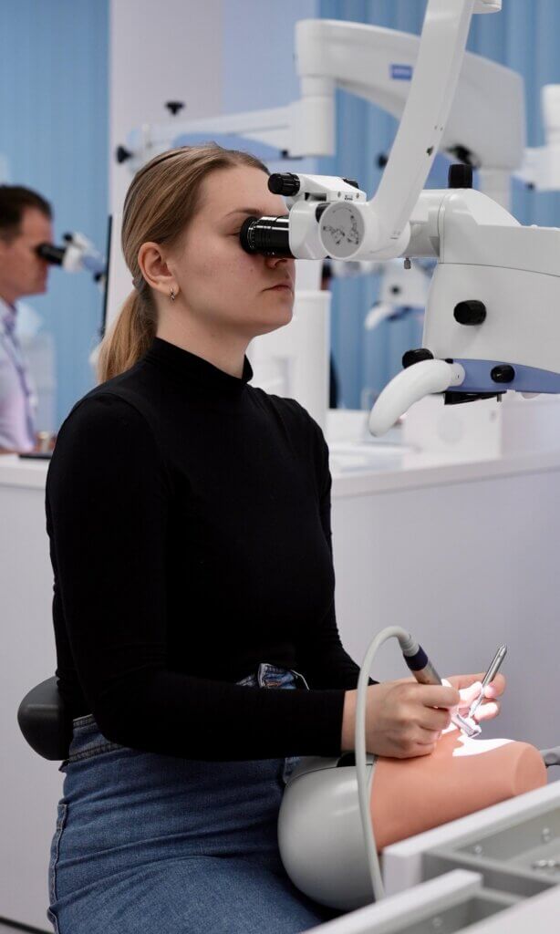 Marta Immato kursusel: Põhjalik kursus preparatsioonidest - laminaadid, kroonid ja keraamilised täidised